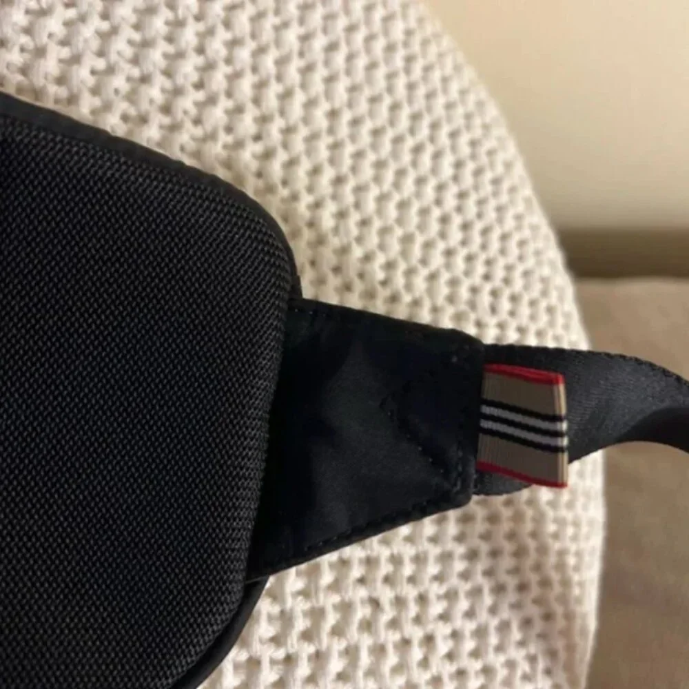 🤎 ♥️ 🖤 Burberry Black Bum Bag / Belt Bag - Picture 4 of 9